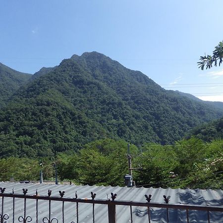 ホテル クーリエ ステーション 烏来区 エクステリア 写真
