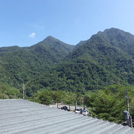 ホテル クーリエ ステーション 烏来区 エクステリア 写真